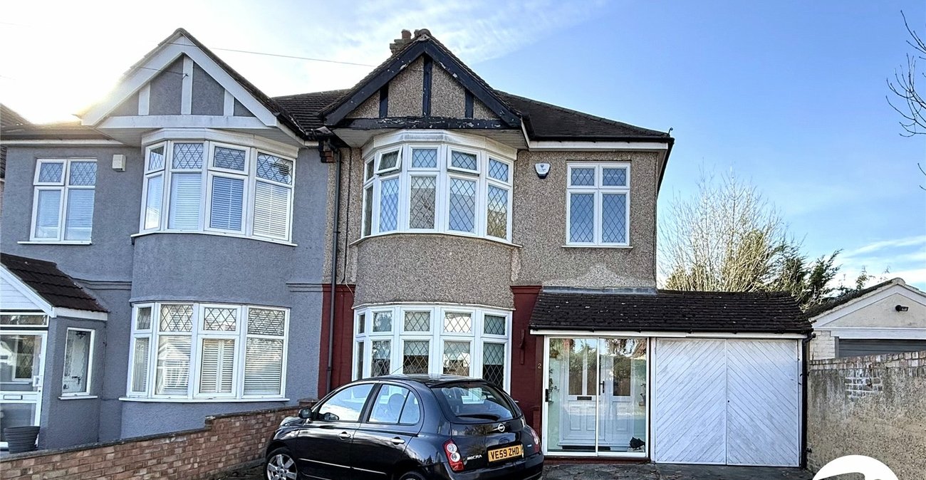 3 bedroom house for sale in London | Robinson Jackson