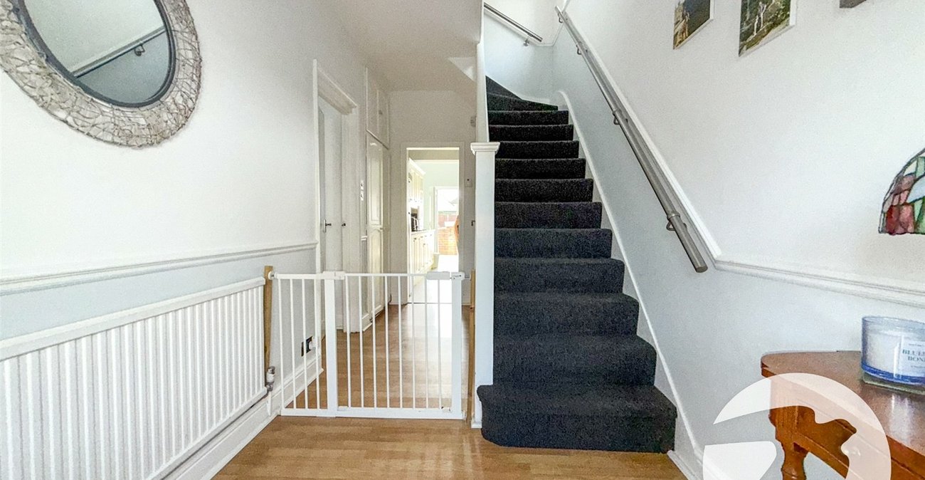 3 bedroom house for sale in London | Robinson Jackson