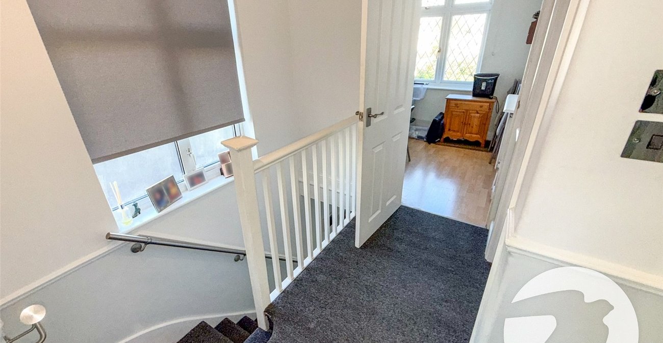 3 bedroom house for sale in London | Robinson Jackson