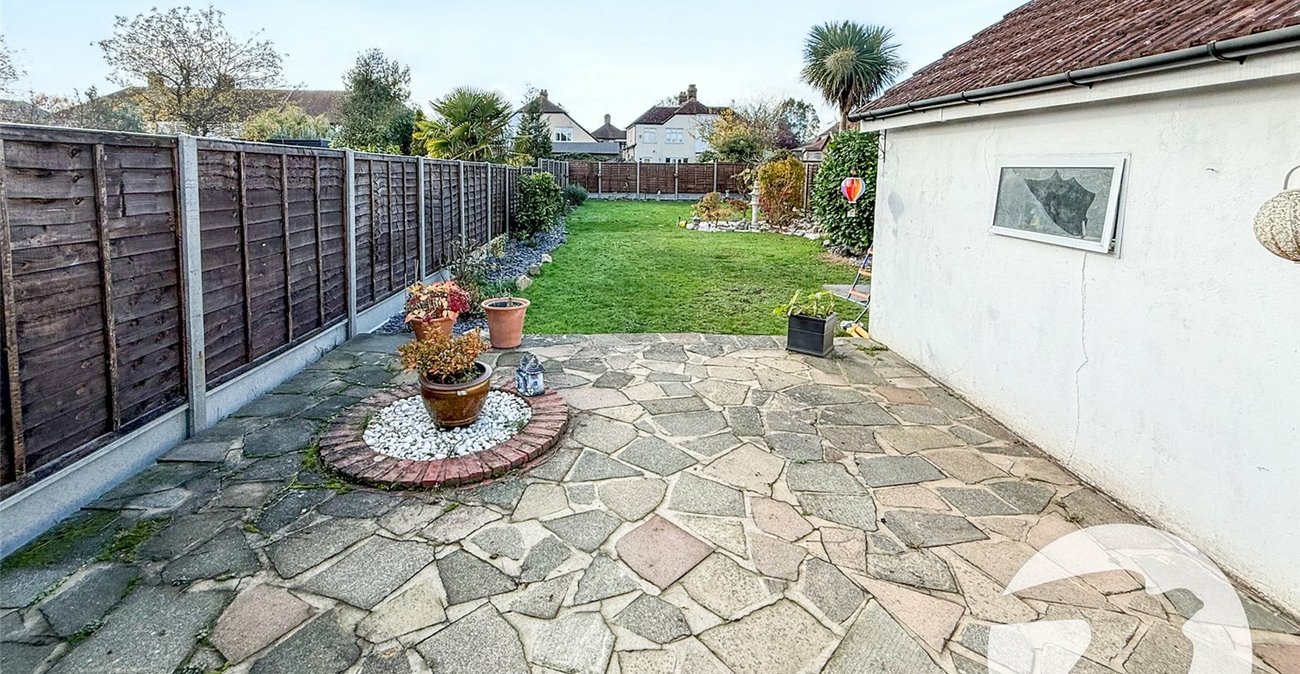 3 bedroom house for sale in London | Robinson Jackson