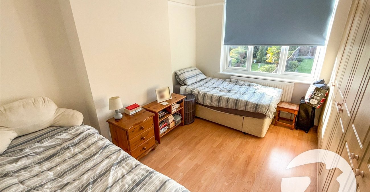 3 bedroom house for sale in London | Robinson Jackson