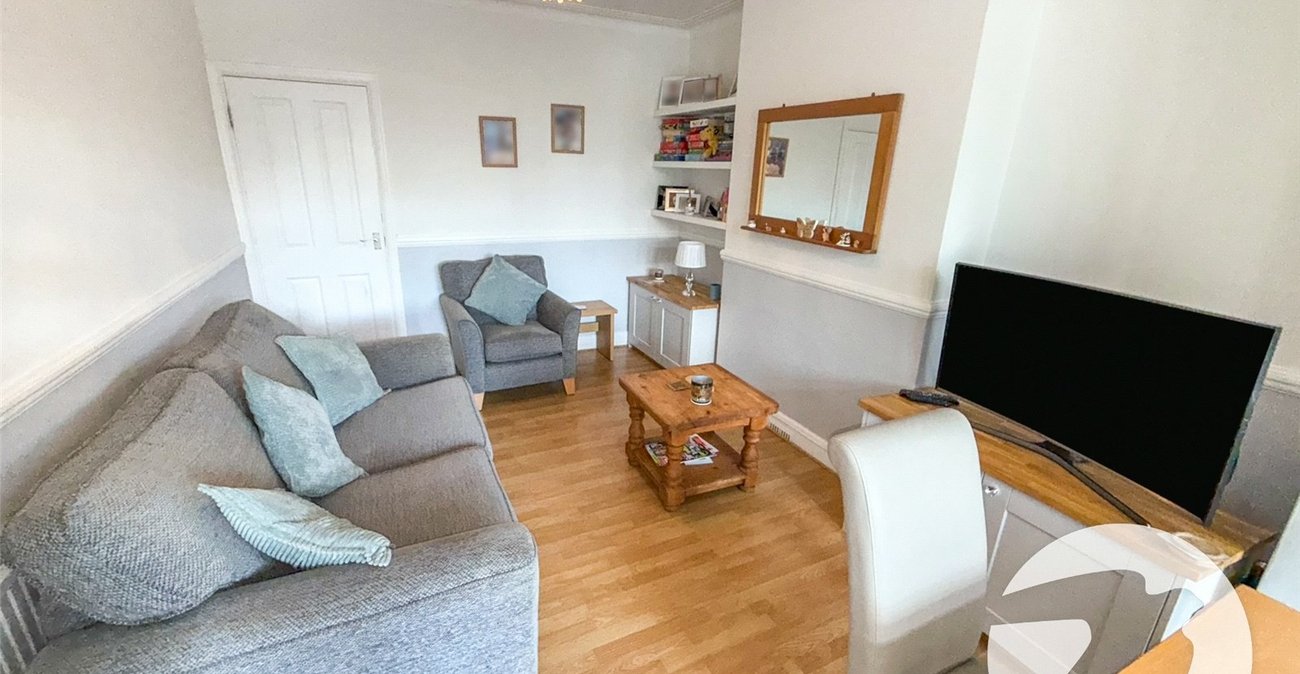 3 bedroom house for sale in London | Robinson Jackson