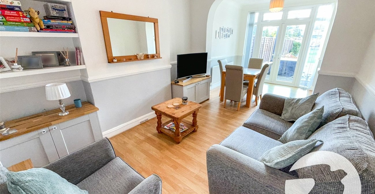 3 bedroom house for sale in London | Robinson Jackson