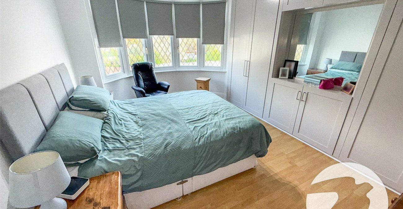 3 bedroom house for sale in London | Robinson Jackson