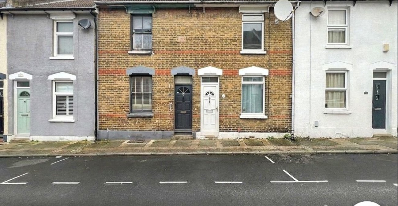 2 bedroom house for sale in Rochester | Robinson Michael & Jackson