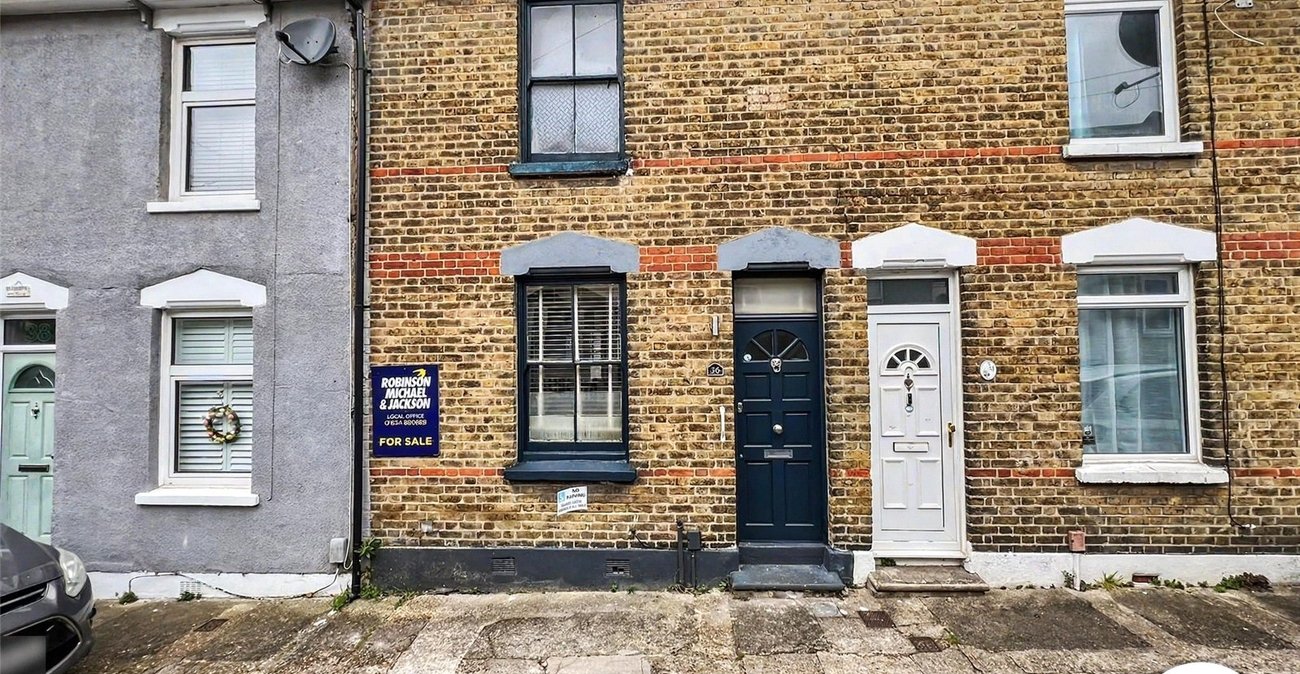2 bedroom house for sale in Rochester | Robinson Michael & Jackson