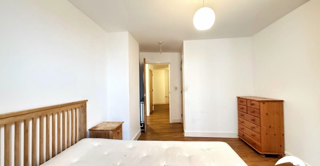 2 bedroom property for sale in 2 Cornmill Lane | Robinson Jackson