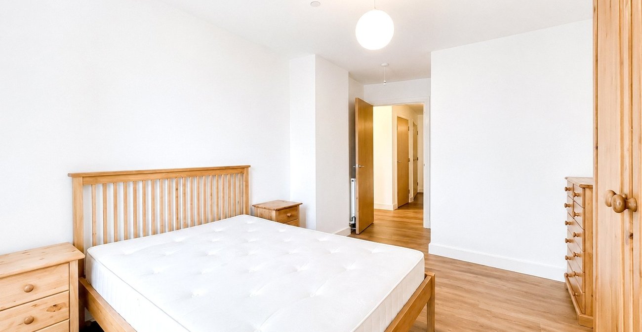 2 bedroom property for sale in 2 Cornmill Lane | Robinson Jackson