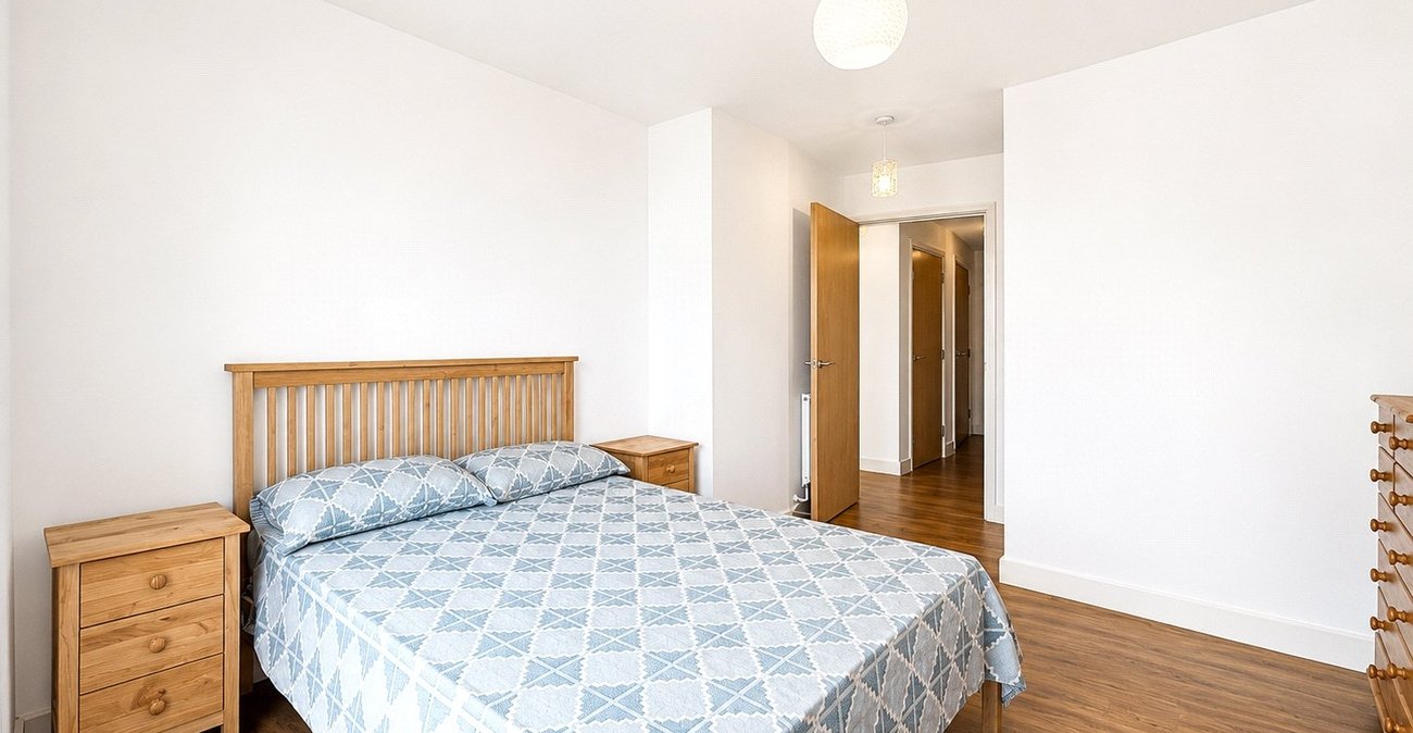 2 bedroom property for sale in 2 Cornmill Lane | Robinson Jackson