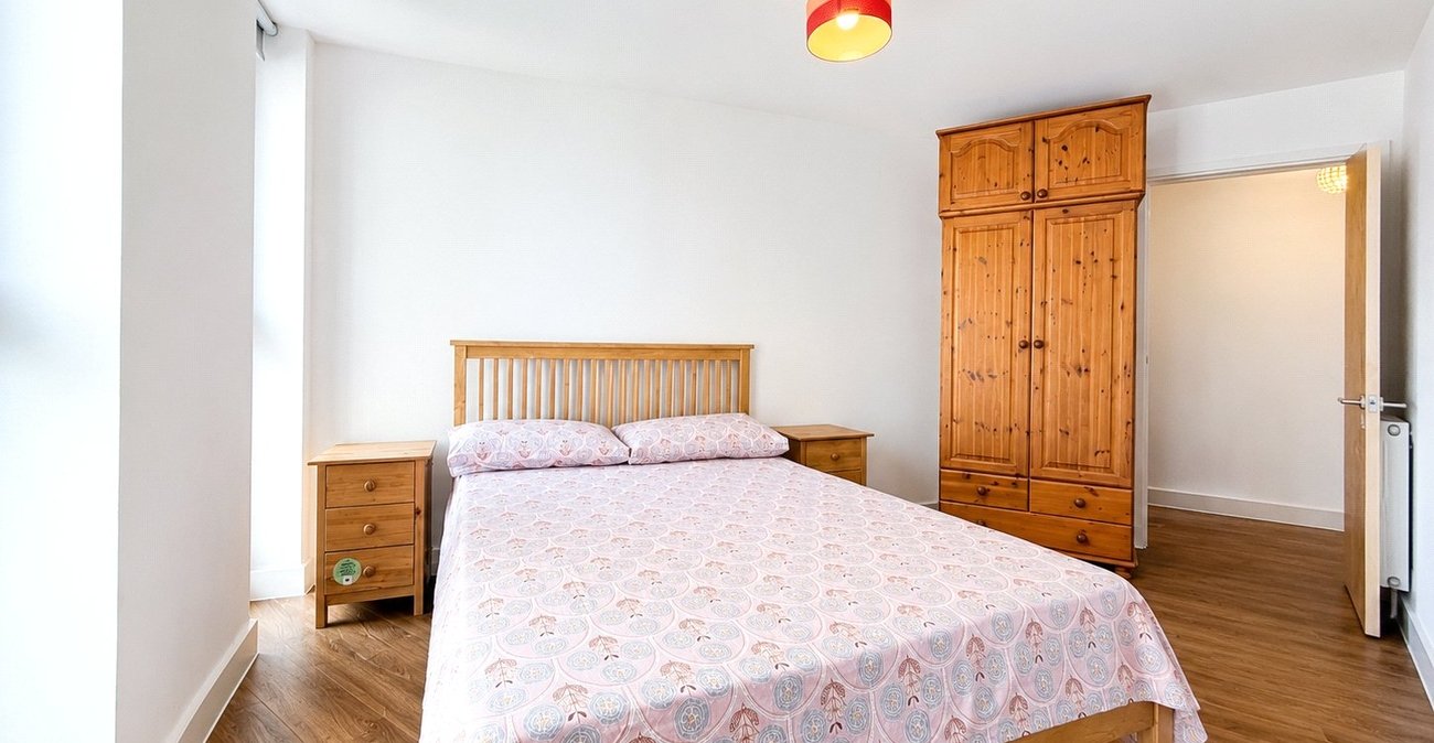 2 bedroom property for sale in 2 Cornmill Lane | Robinson Jackson