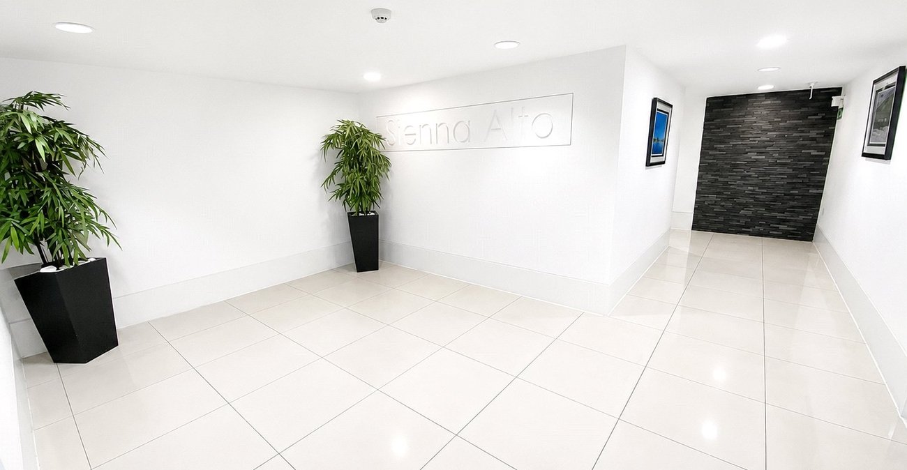 2 bedroom property for sale in 2 Cornmill Lane | Robinson Jackson
