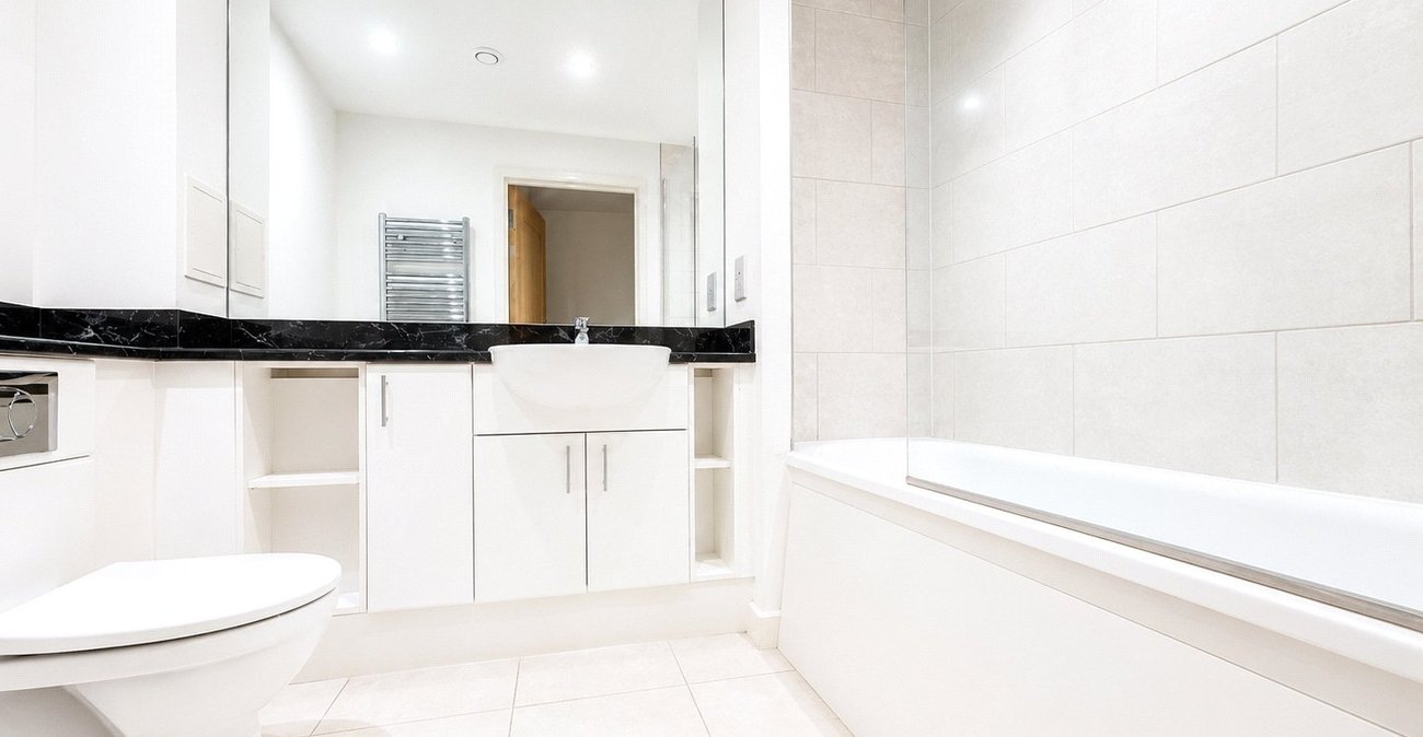 2 bedroom property for sale in 2 Cornmill Lane | Robinson Jackson