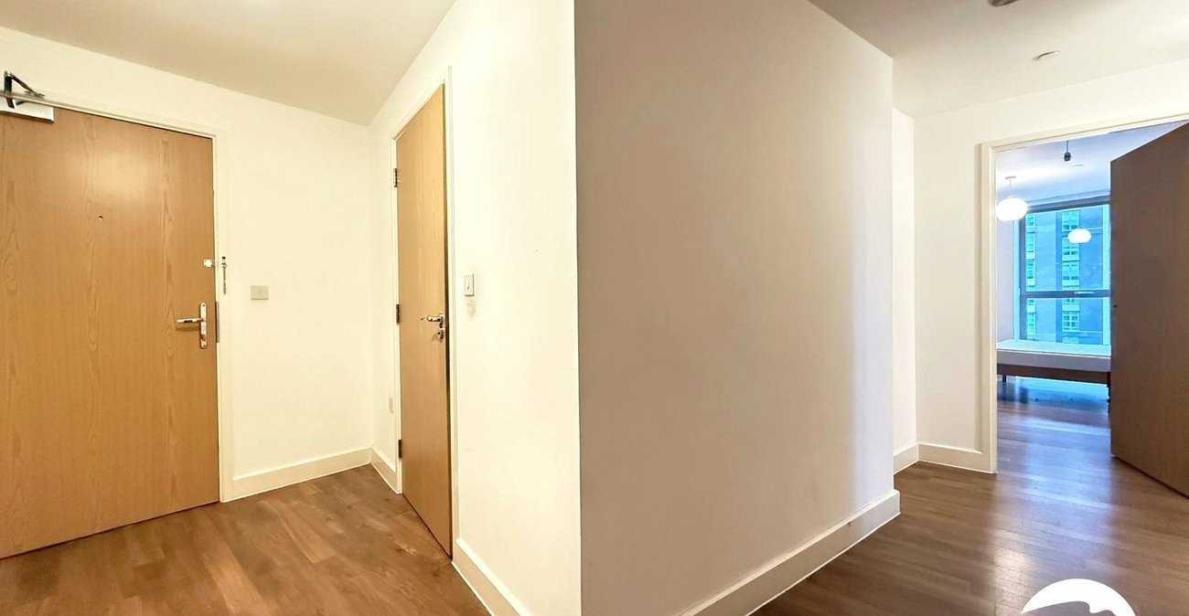 2 bedroom property for sale in 2 Cornmill Lane | Robinson Jackson