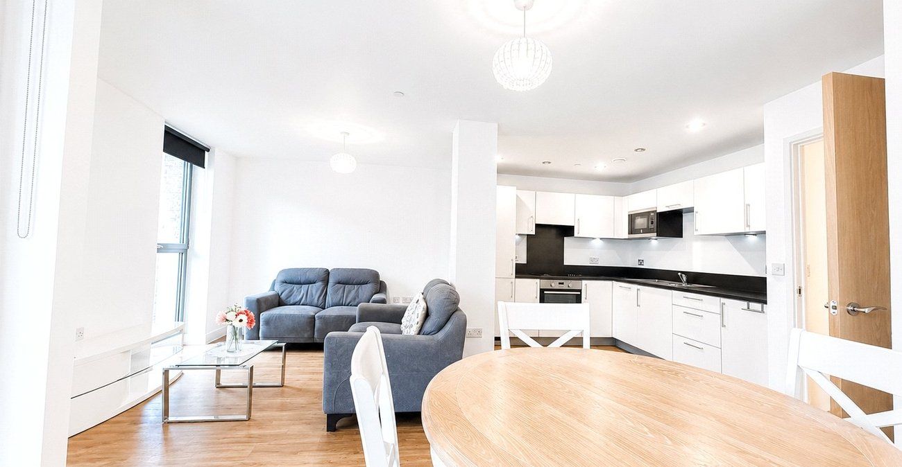 2 bedroom property for sale in 2 Cornmill Lane | Robinson Jackson
