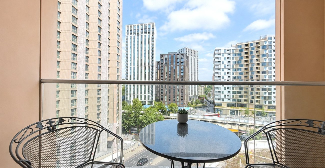 2 bedroom property for sale in 2 Cornmill Lane | Robinson Jackson