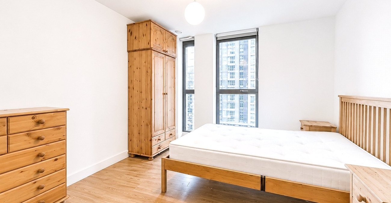2 bedroom property for sale in 2 Cornmill Lane | Robinson Jackson