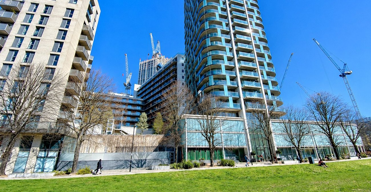 2 bedroom property for sale in 2 Cornmill Lane | Robinson Jackson