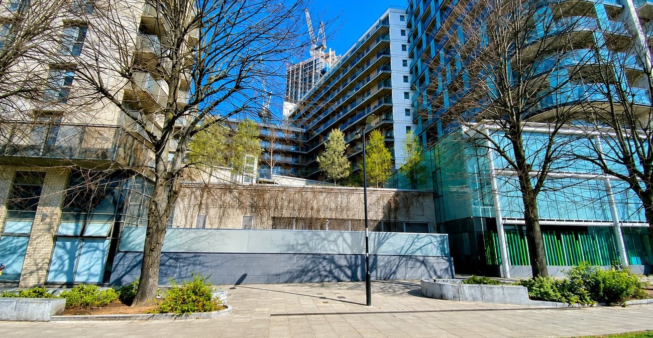 2 bedroom property for sale in 2 Cornmill Lane | Robinson Jackson