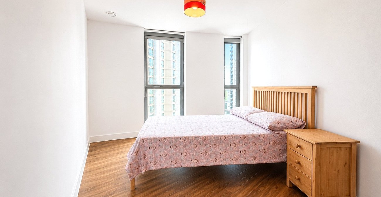 2 bedroom property for sale in 2 Cornmill Lane | Robinson Jackson