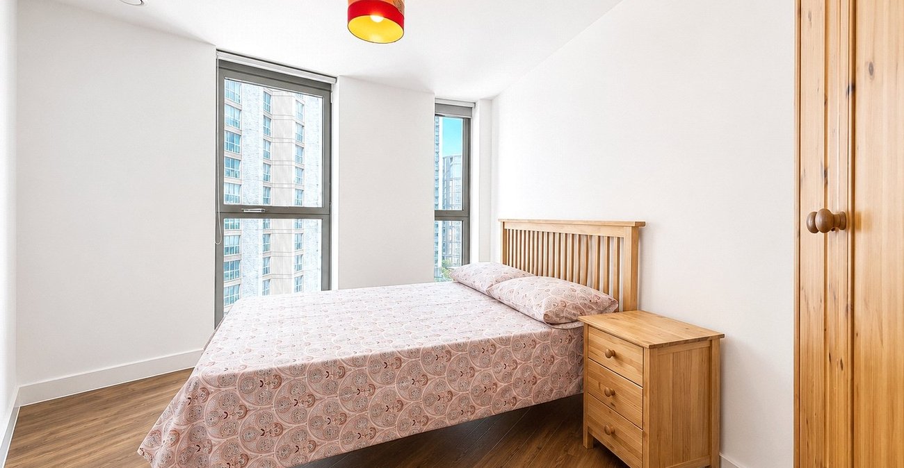 2 bedroom property for sale in 2 Cornmill Lane | Robinson Jackson