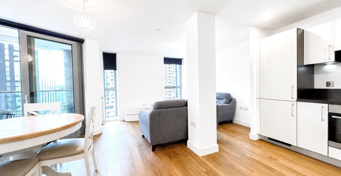 2 bedroom property for sale in 2 Cornmill Lane | Robinson Jackson