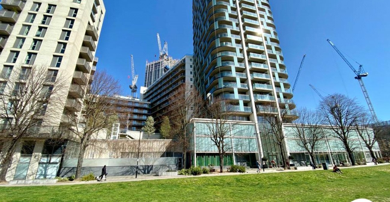 2 bedroom property for sale in 2 Cornmill Lane | Robinson Jackson