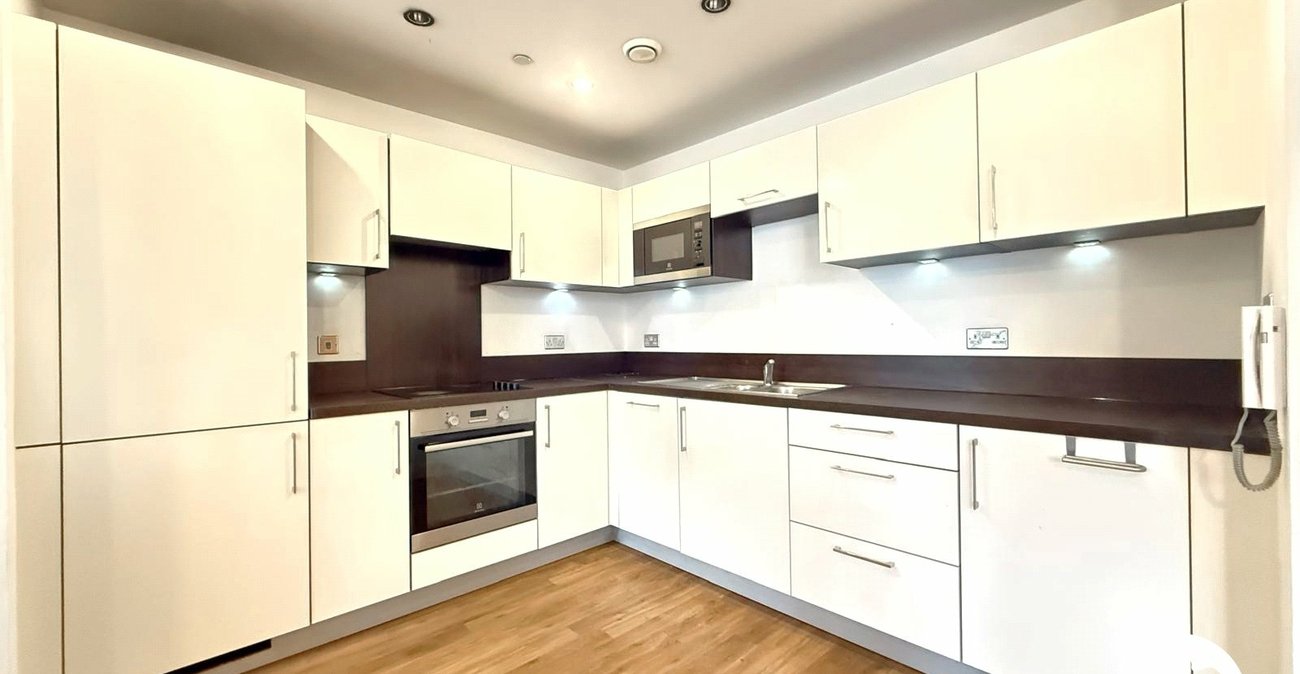 2 bedroom property for sale in 2 Cornmill Lane | Robinson Jackson