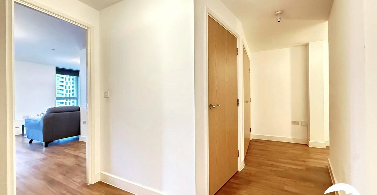 2 bedroom property for sale in 2 Cornmill Lane | Robinson Jackson