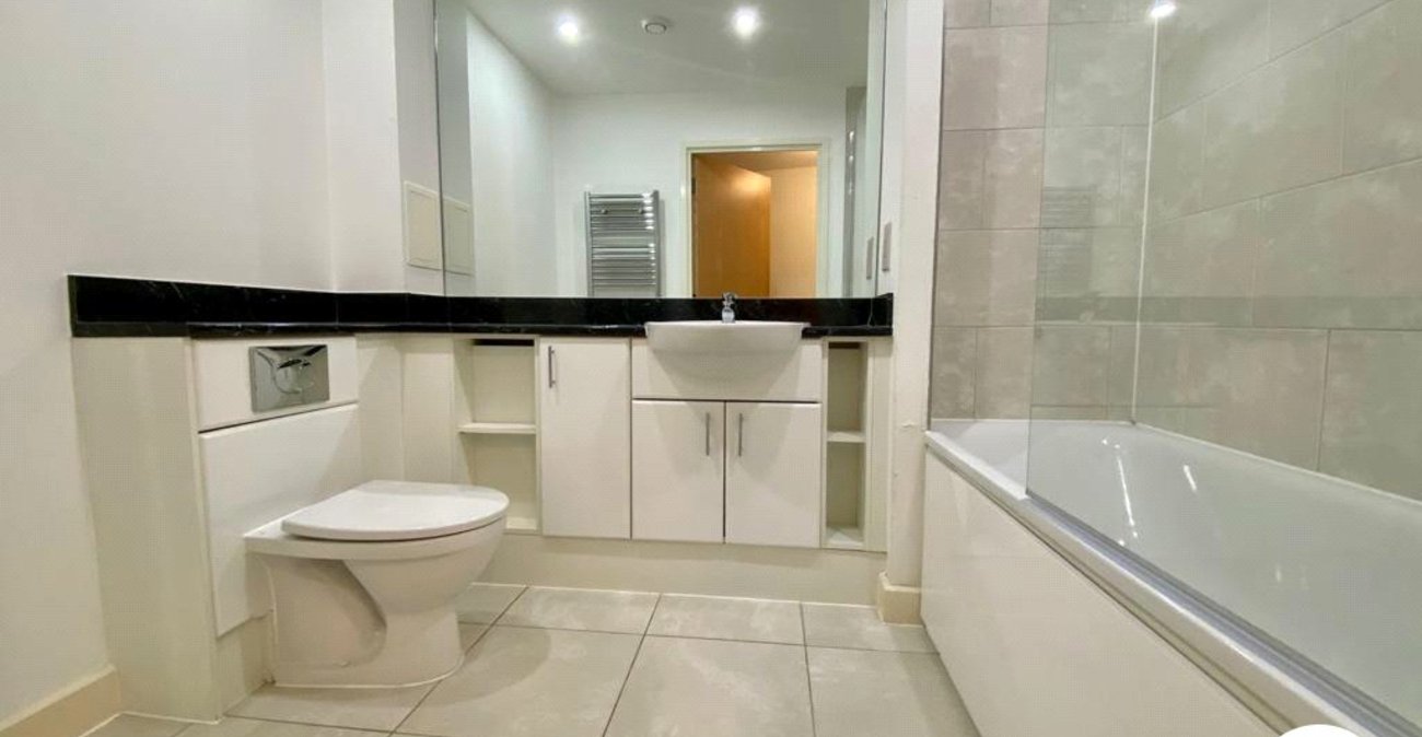 2 bedroom property for sale in 2 Cornmill Lane | Robinson Jackson