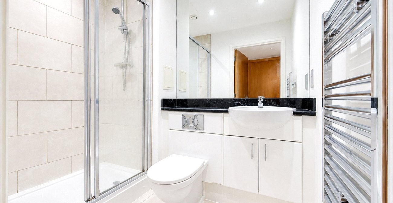 2 bedroom property for sale in 2 Cornmill Lane | Robinson Jackson