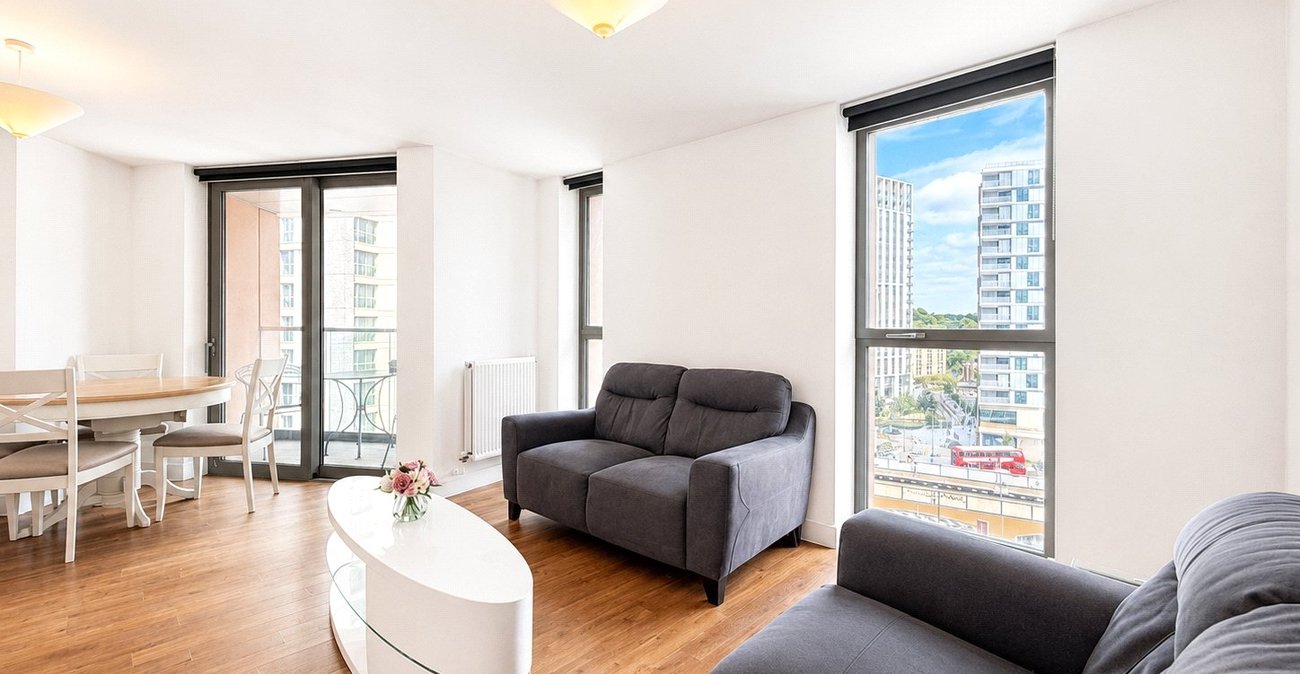 2 bedroom property for sale in 2 Cornmill Lane | Robinson Jackson