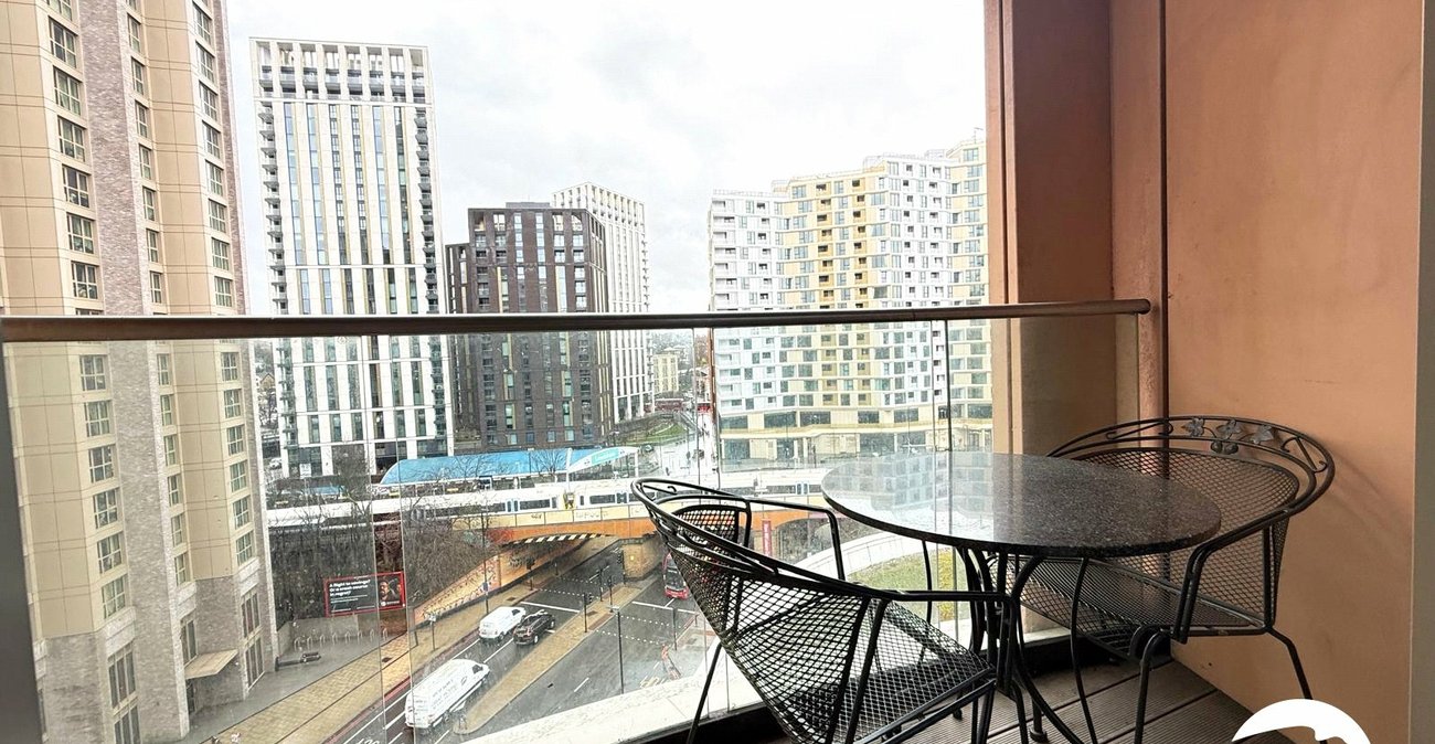 2 bedroom property for sale in 2 Cornmill Lane | Robinson Jackson