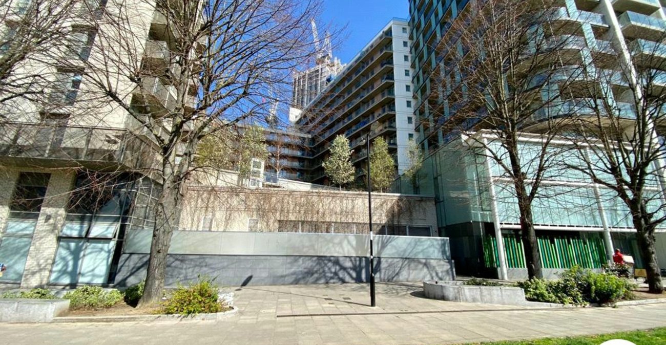 2 bedroom property for sale in 2 Cornmill Lane | Robinson Jackson