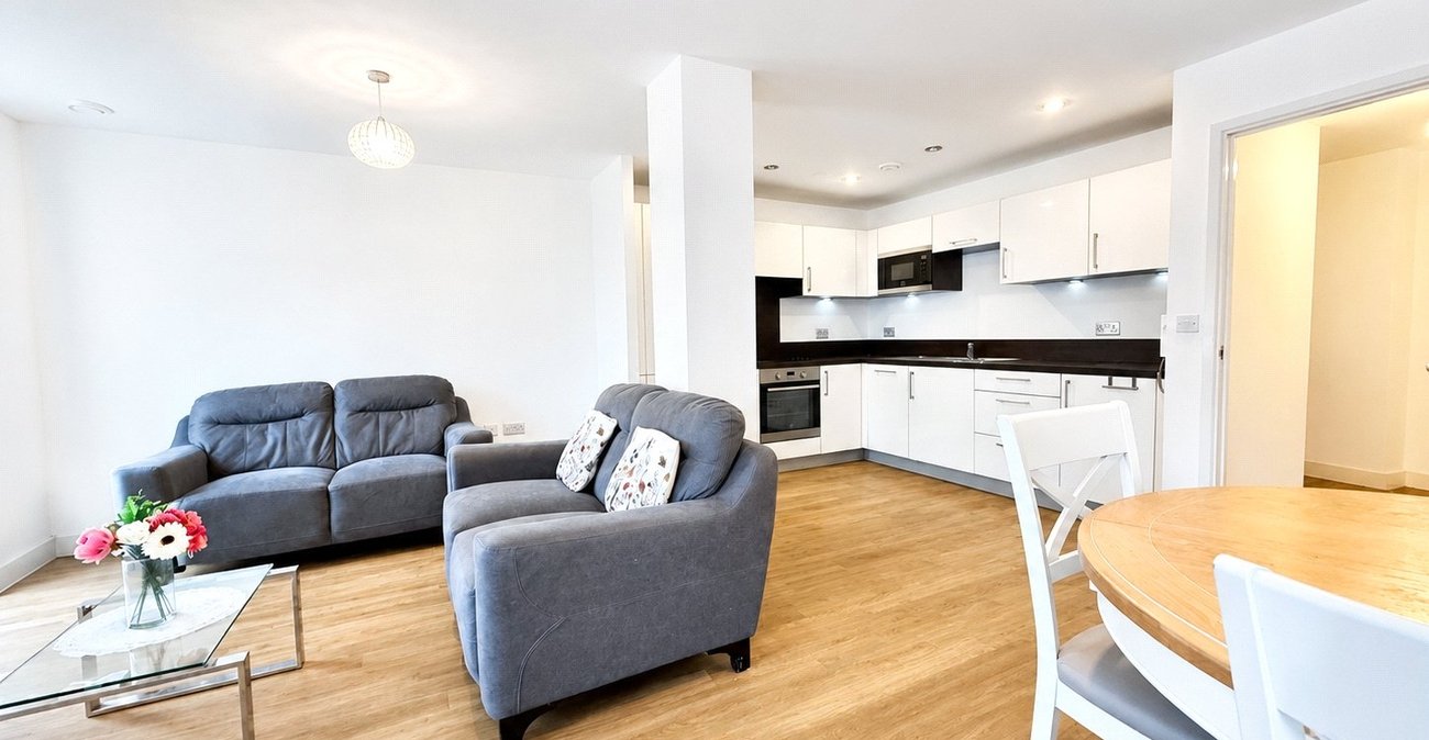 2 bedroom property for sale in 2 Cornmill Lane | Robinson Jackson