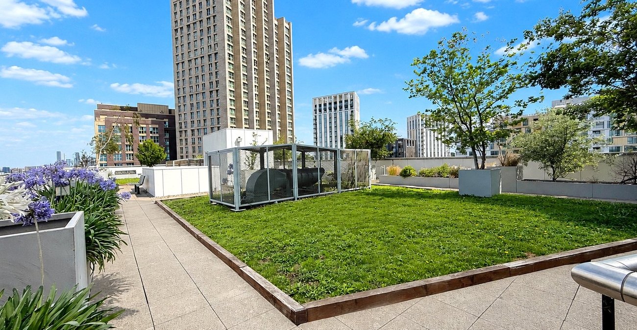 2 bedroom property for sale in 2 Cornmill Lane | Robinson Jackson