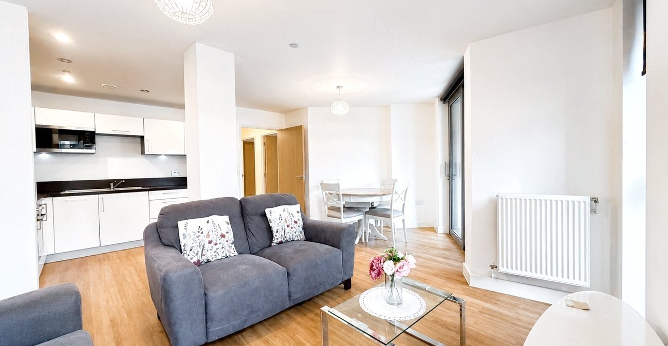 2 bedroom property for sale in 2 Cornmill Lane | Robinson Jackson