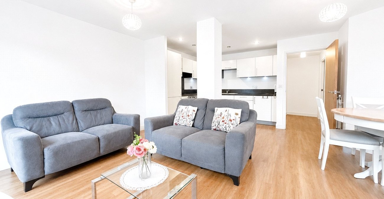 2 bedroom property for sale in 2 Cornmill Lane | Robinson Jackson