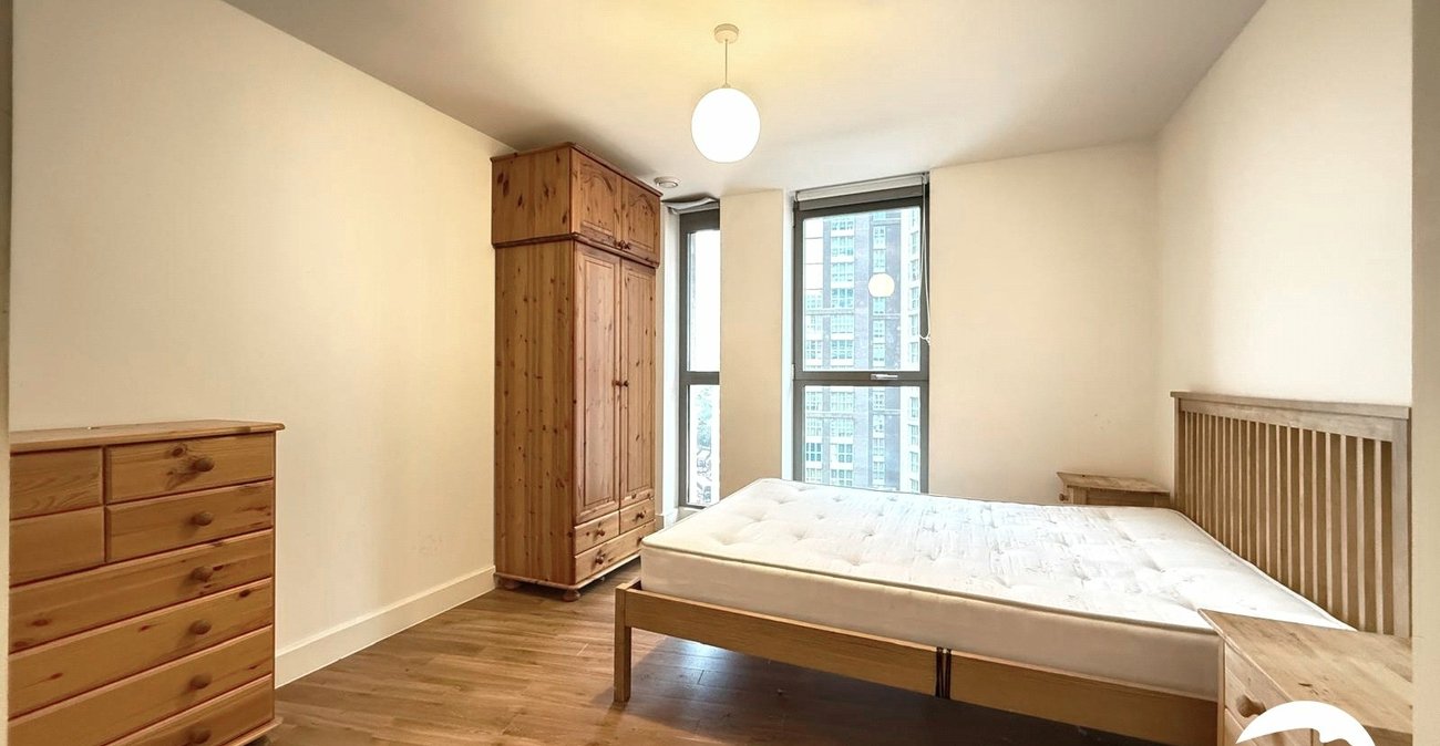 2 bedroom property for sale in 2 Cornmill Lane | Robinson Jackson