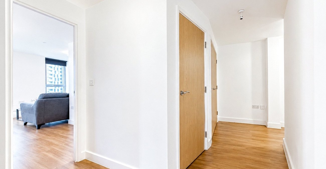 2 bedroom property for sale in 2 Cornmill Lane | Robinson Jackson