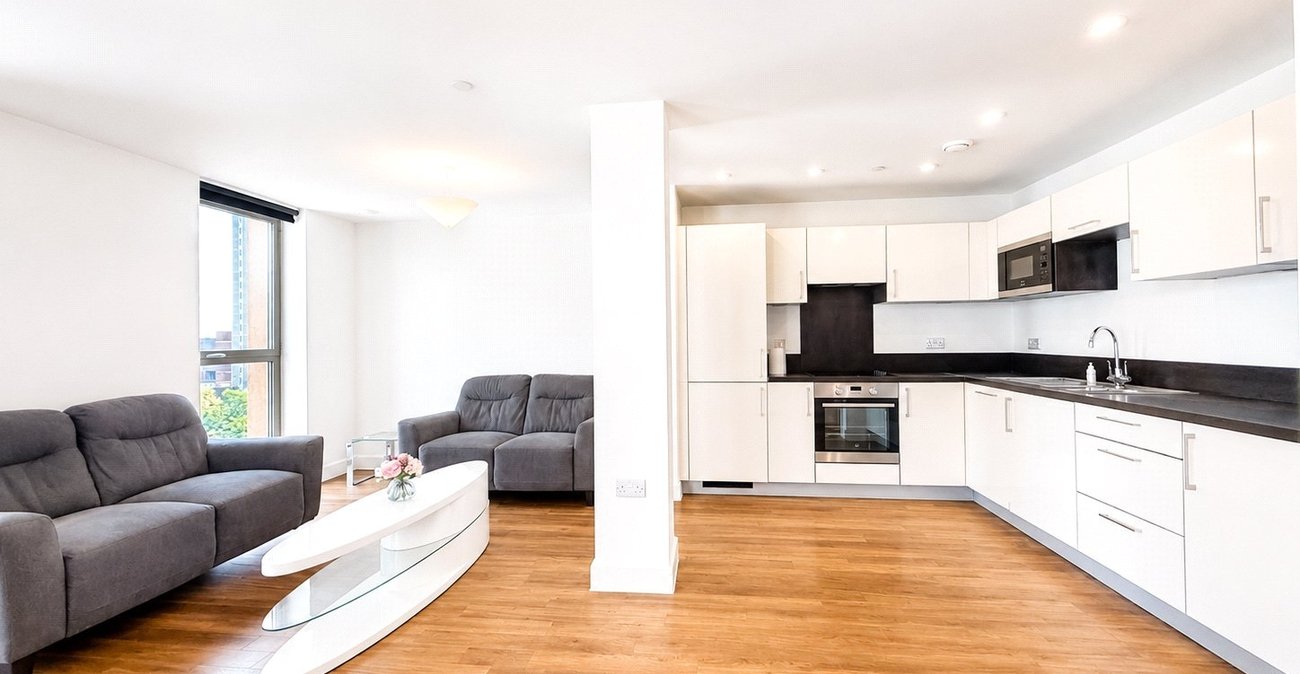 2 bedroom property for sale in 2 Cornmill Lane | Robinson Jackson