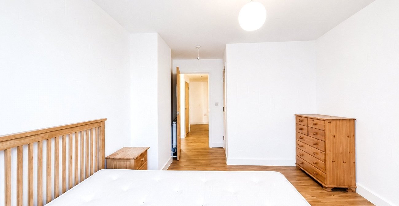 2 bedroom property for sale in 2 Cornmill Lane | Robinson Jackson