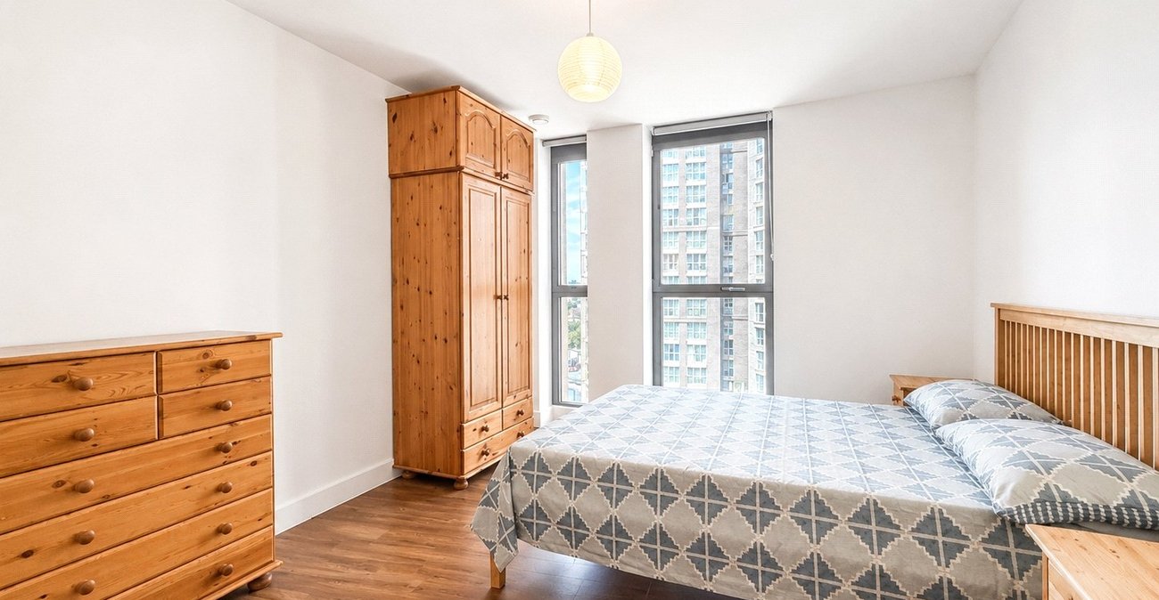 2 bedroom property for sale in 2 Cornmill Lane | Robinson Jackson