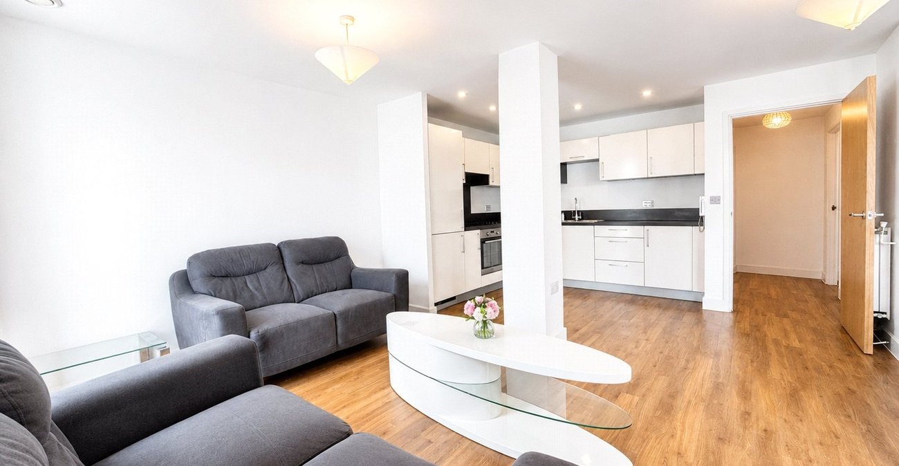 2 bedroom property for sale in 2 Cornmill Lane | Robinson Jackson