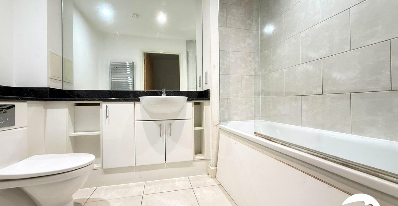 2 bedroom property for sale in 2 Cornmill Lane | Robinson Jackson