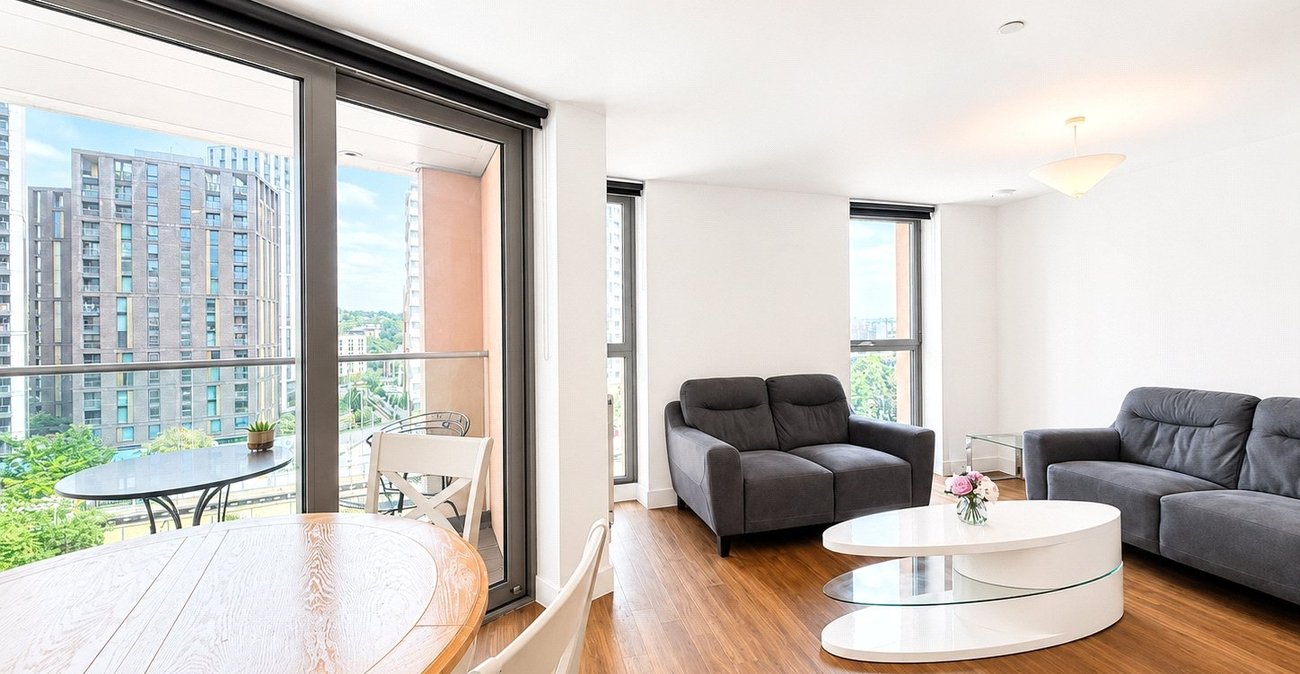 2 bedroom property for sale in 2 Cornmill Lane | Robinson Jackson
