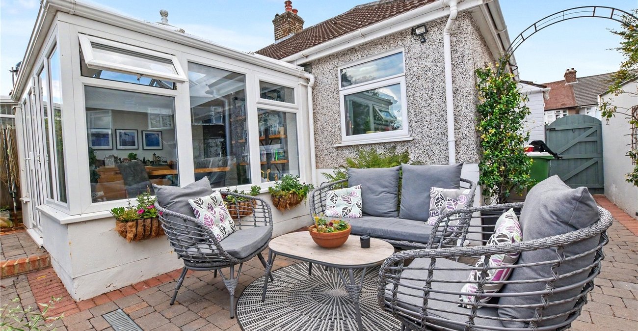 2 bedroom bungalow for sale in Bexleyheath | Robinson Jackson
