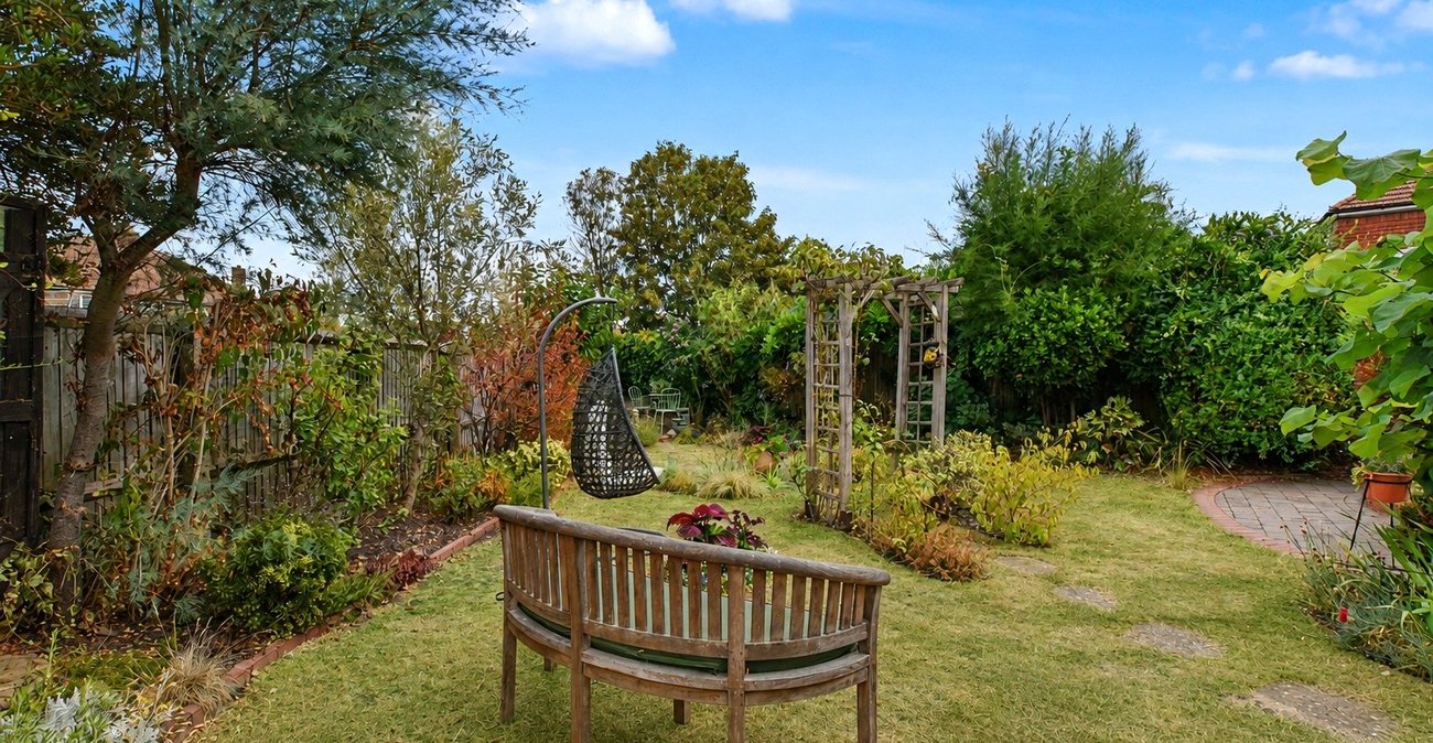 2 bedroom bungalow for sale in Bexleyheath | Robinson Jackson
