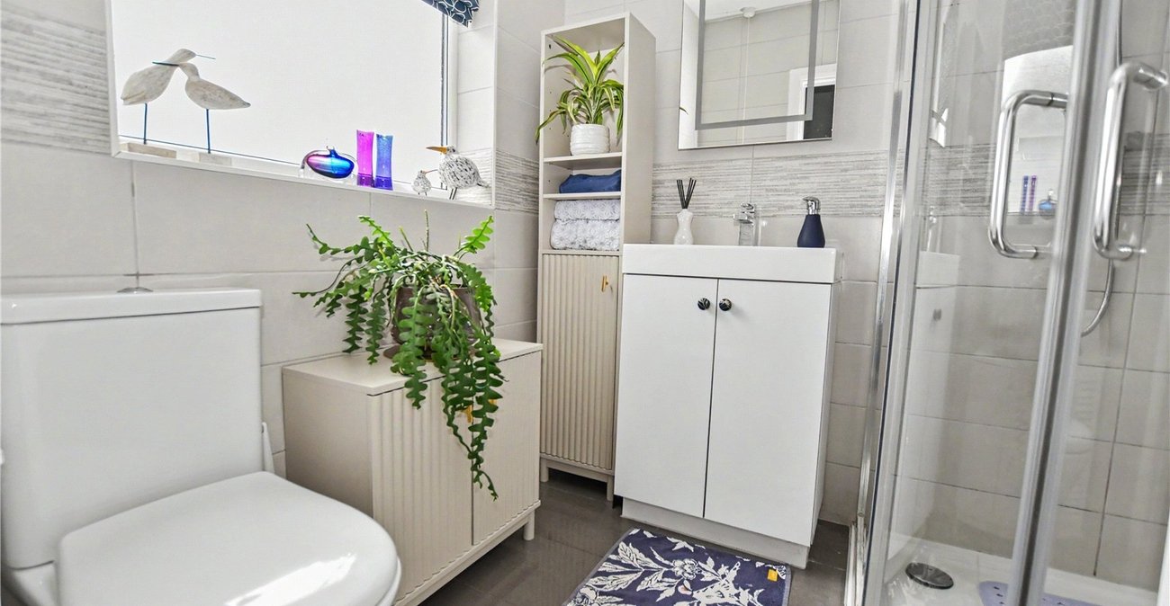 2 bedroom bungalow for sale in Bexleyheath | Robinson Jackson