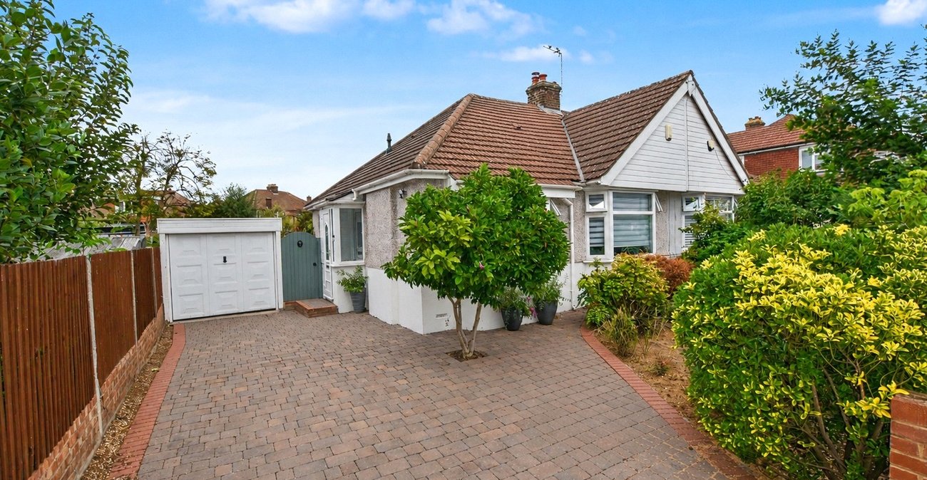2 bedroom bungalow for sale in Bexleyheath | Robinson Jackson