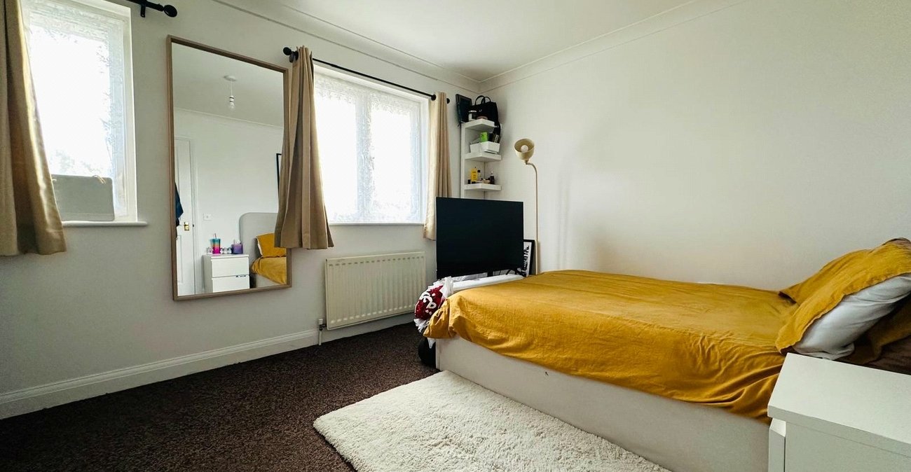 4 bedroom house for sale in London | Robinson Jackson